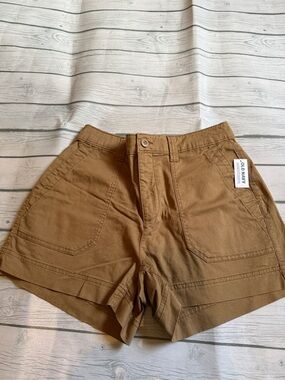 Old Navy Women's Chino Shorts in Tan
